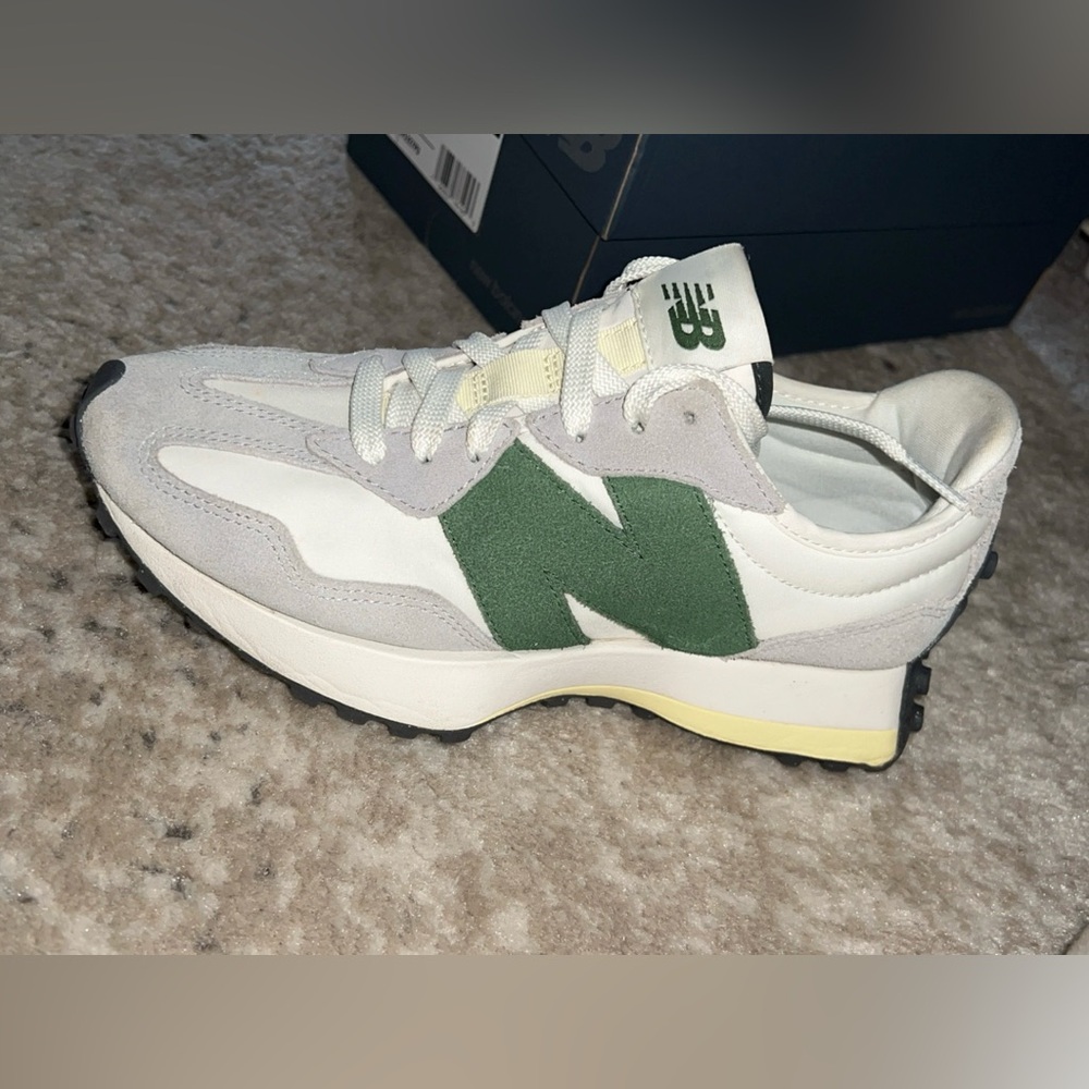 New Balance 327